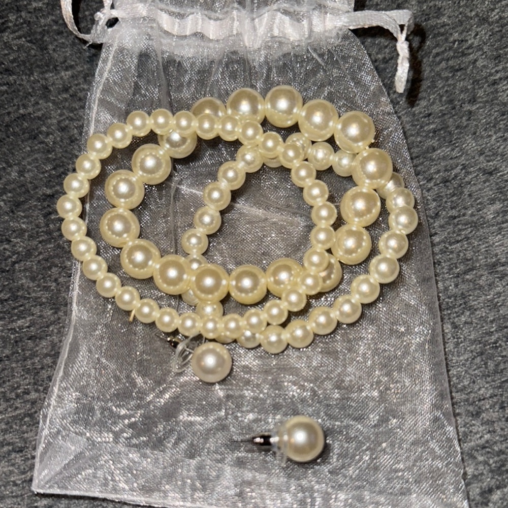 Pearl Bracelet & Stud Earring Set - Picture 5 of 5